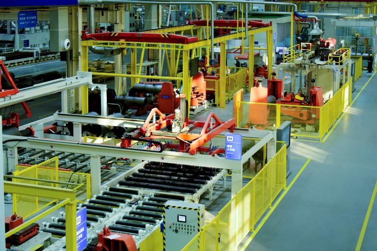 目前海尔在全球范围内共建成15座互联工厂,生产效率提升60%,产品整体